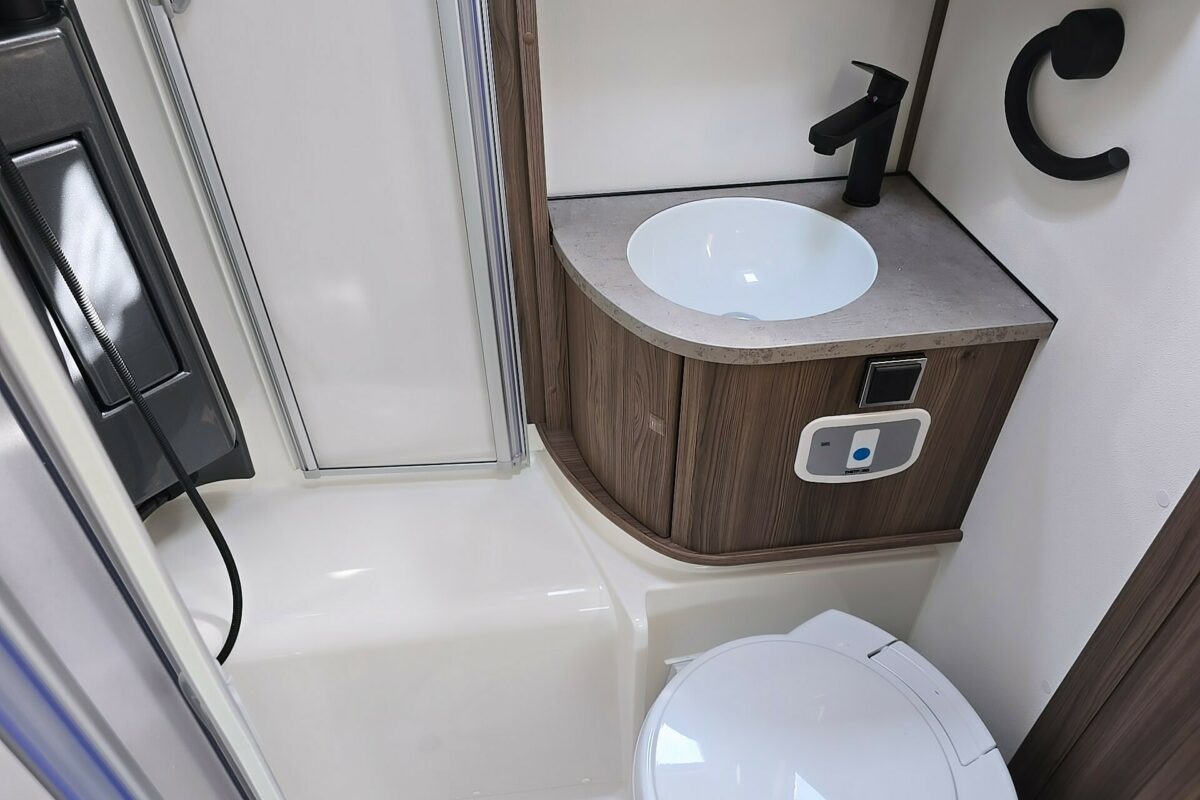 2025 SPORTIVO TM565 WASHROOM