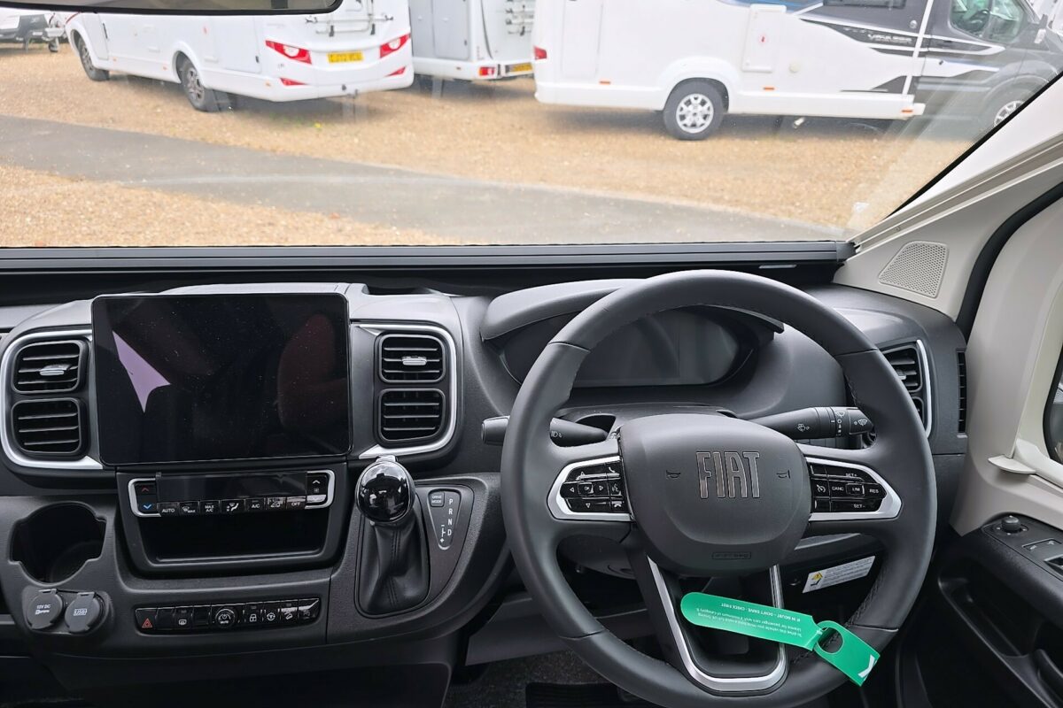 2025 CARRERA 194 CAB