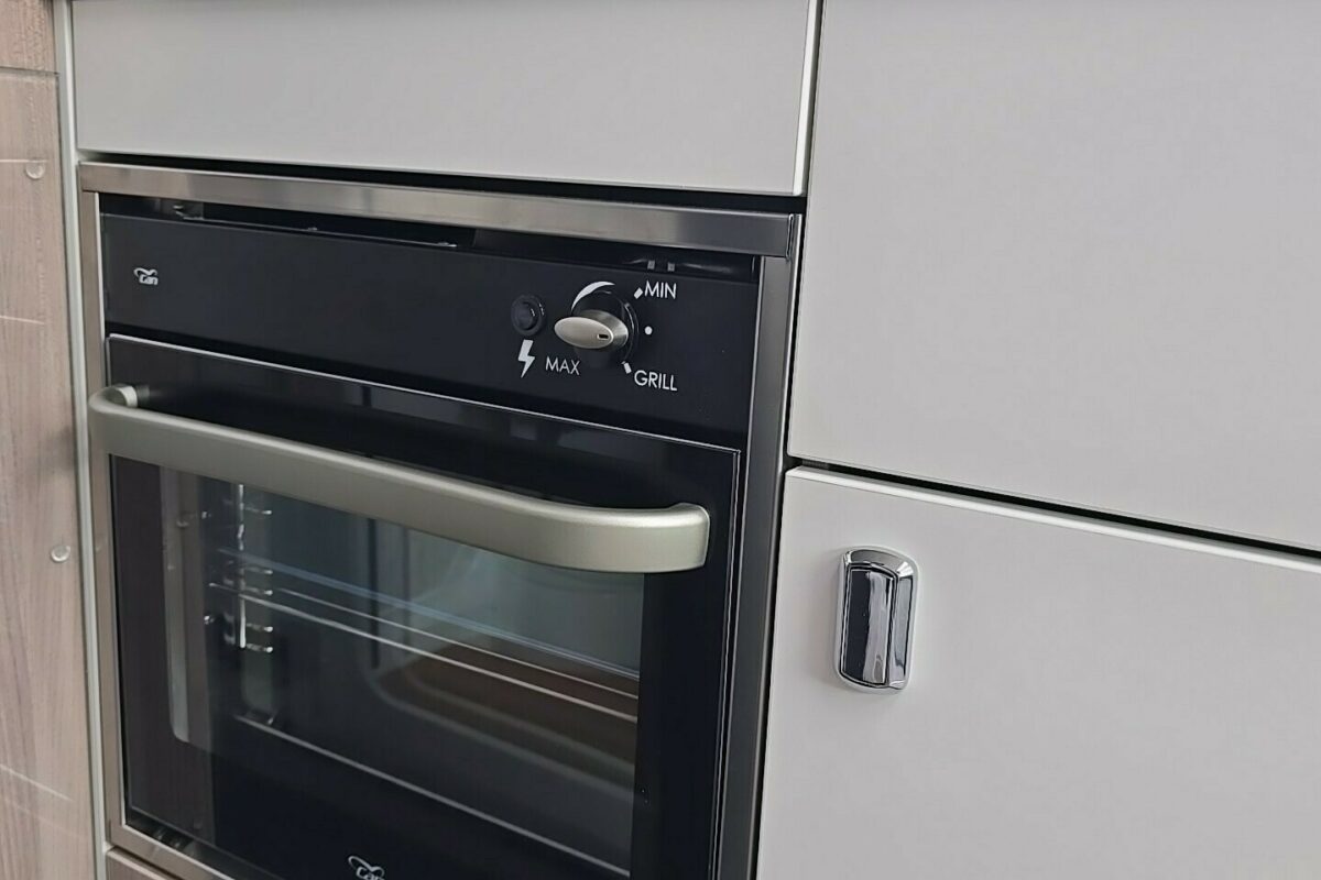2025 CARRERA 194 OVEN