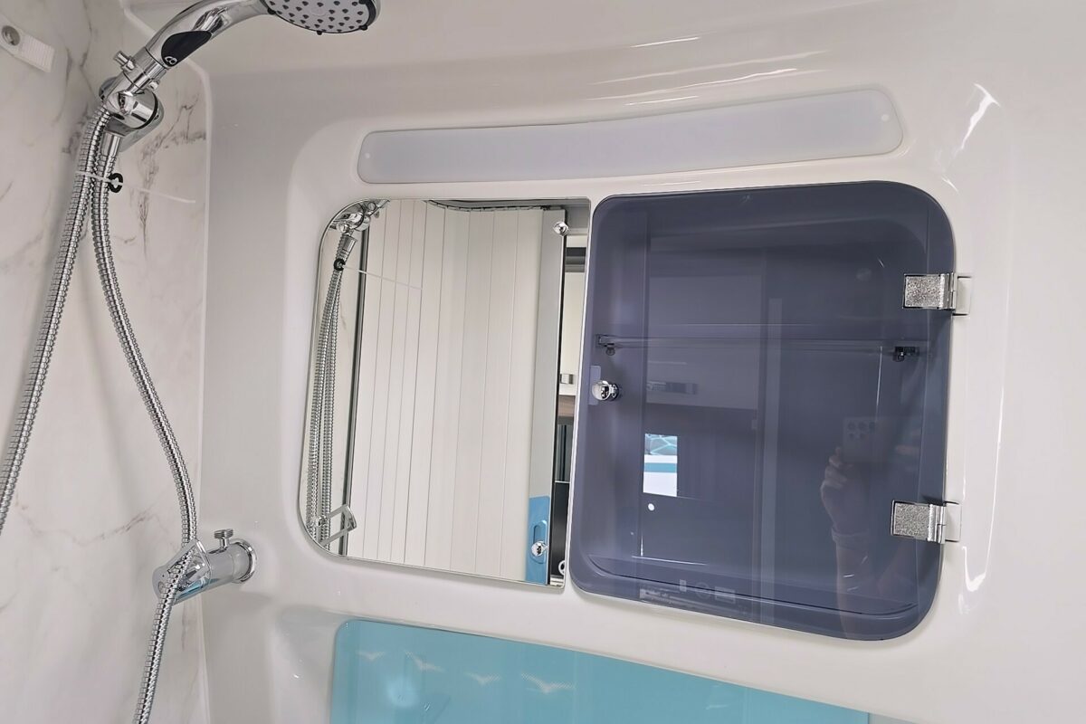 2025 CARRERA 194 WASHROOM