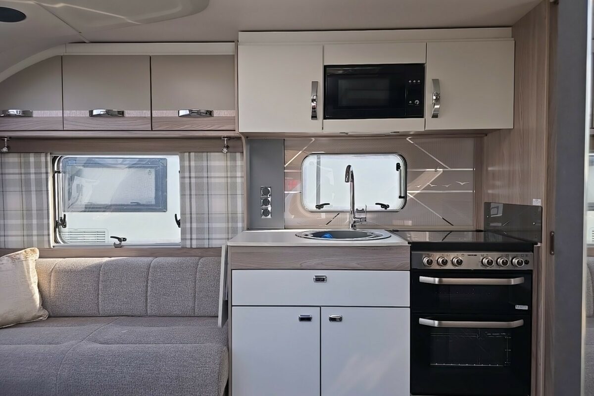 2023 SWIFT CHALLENGER 580 GRANDE ENTRANCE