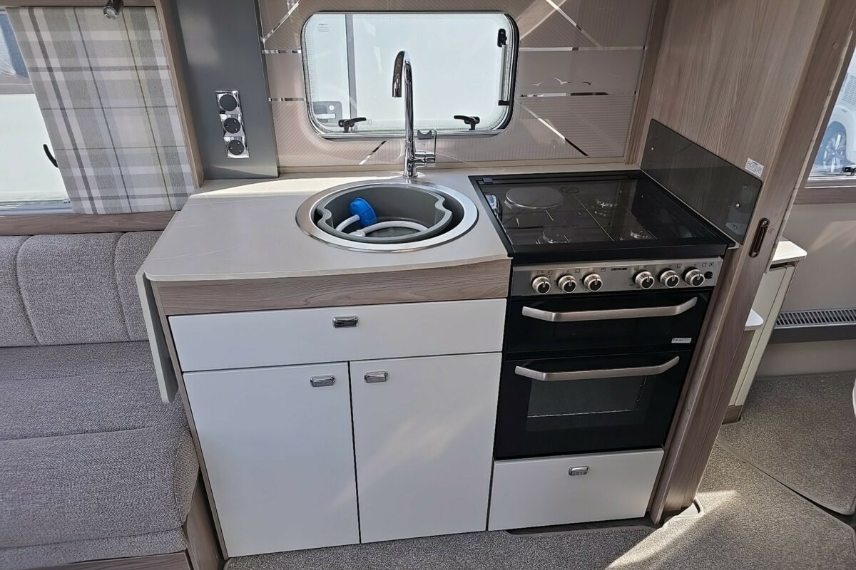 2023 SWIFT CHALLENGER 580 GRANDE KITCHEN