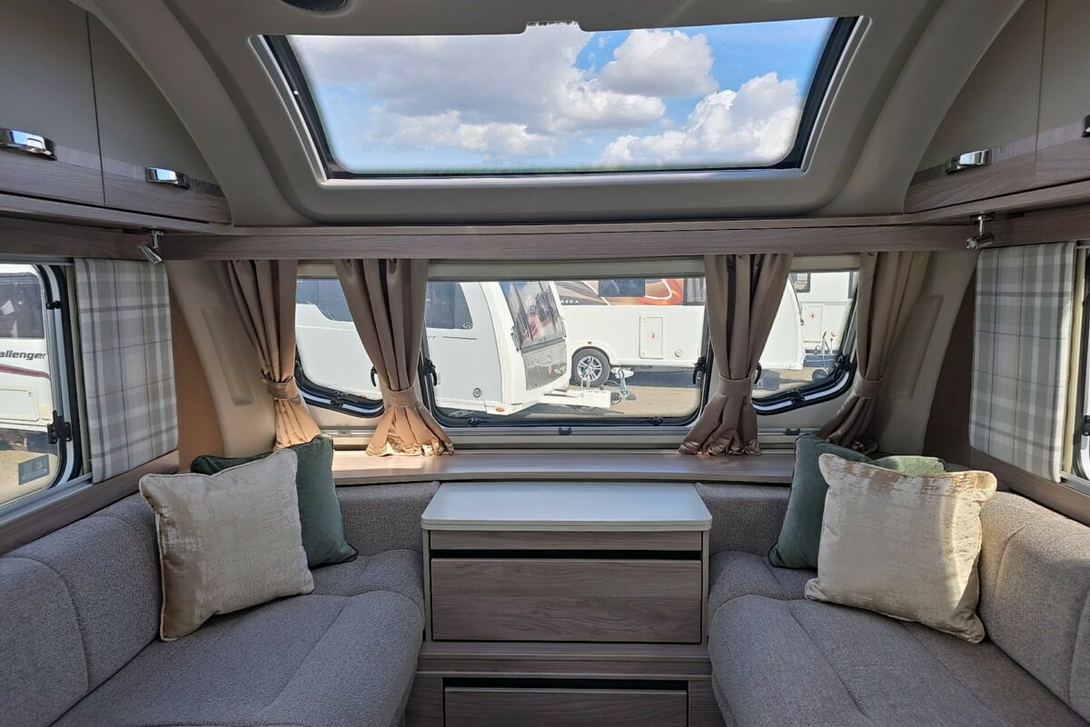 2023 SWIFT CHALLENGER 580 GRANDE LOUNGE VIEW