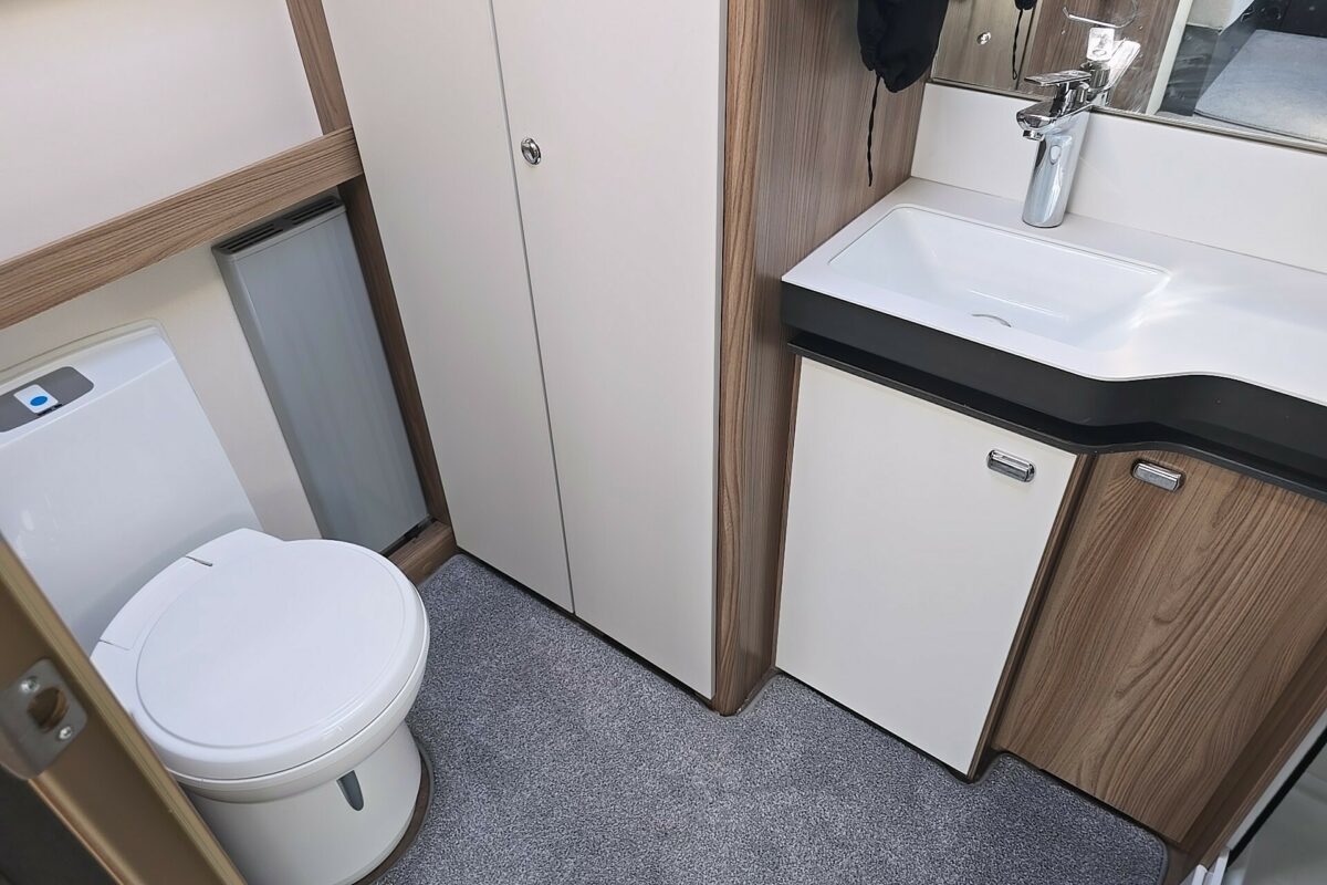 2022 BESSACARR BY DESIGN 495 WASHROOM