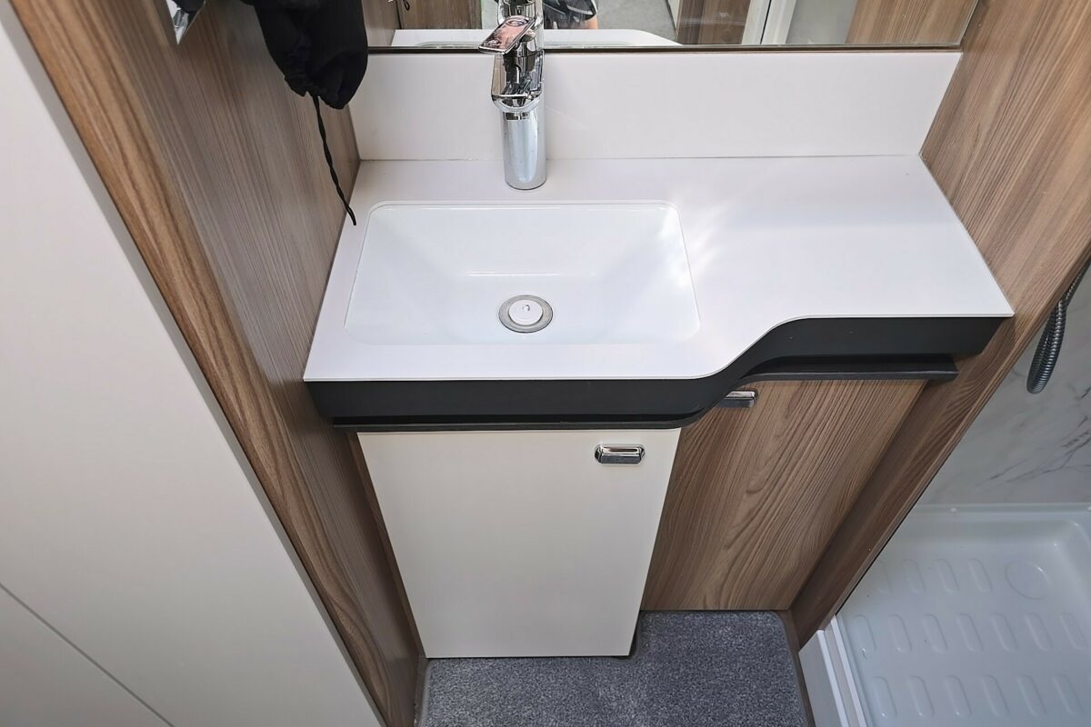 2022 BESSACARR BY DESIGN 495 WASHROOM