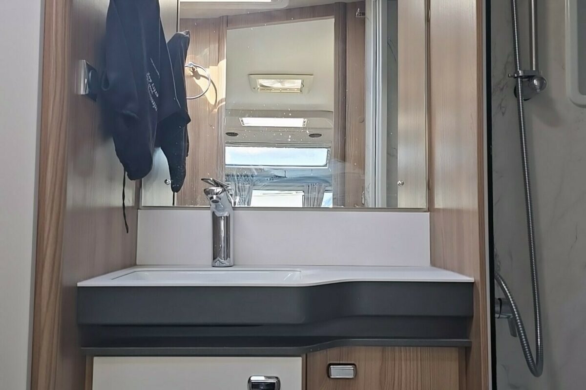 2022 BESSACARR BY DESIGN 495 WASHROOM
