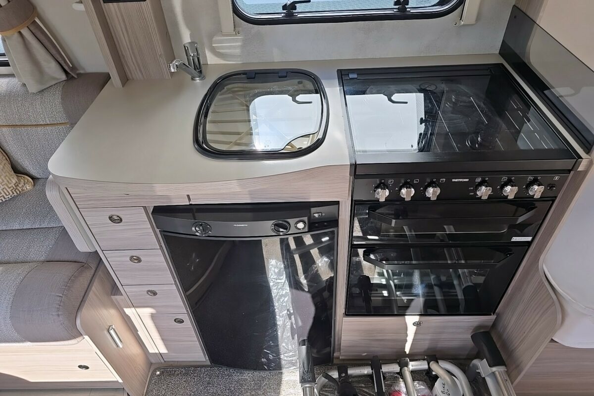 2020 ELDDIS AUTOQUEST EVOLUTION 185 KITCHEN