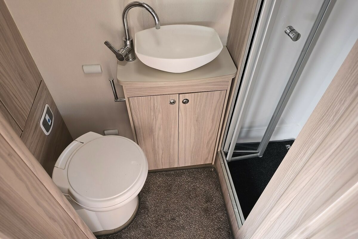 2020 ELDDIS AUTOQUEST EVOLUTION 185 WASHROOM