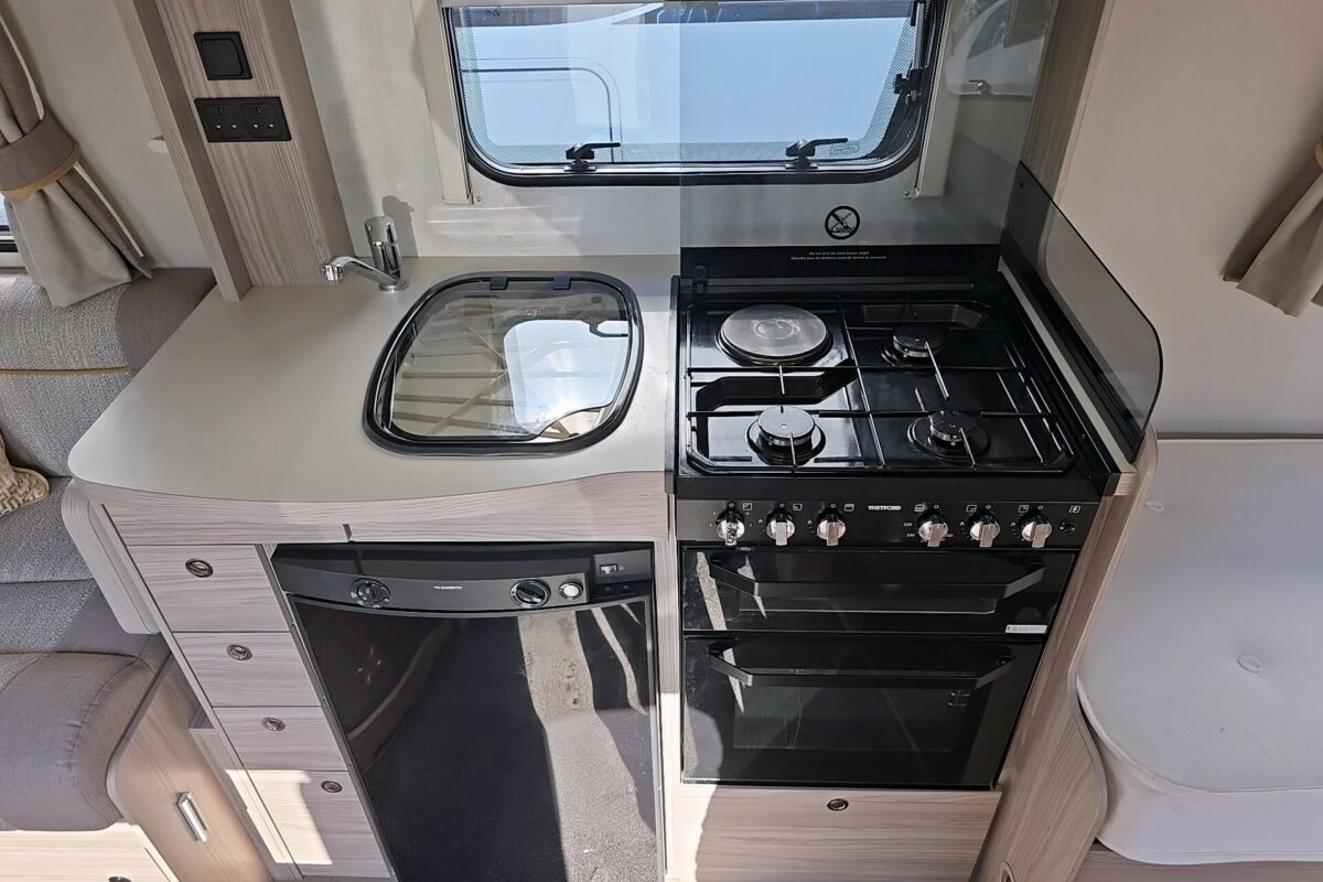 2020 ELDDIS AUTOQUEST EVOLUTION 185 KITCHEN