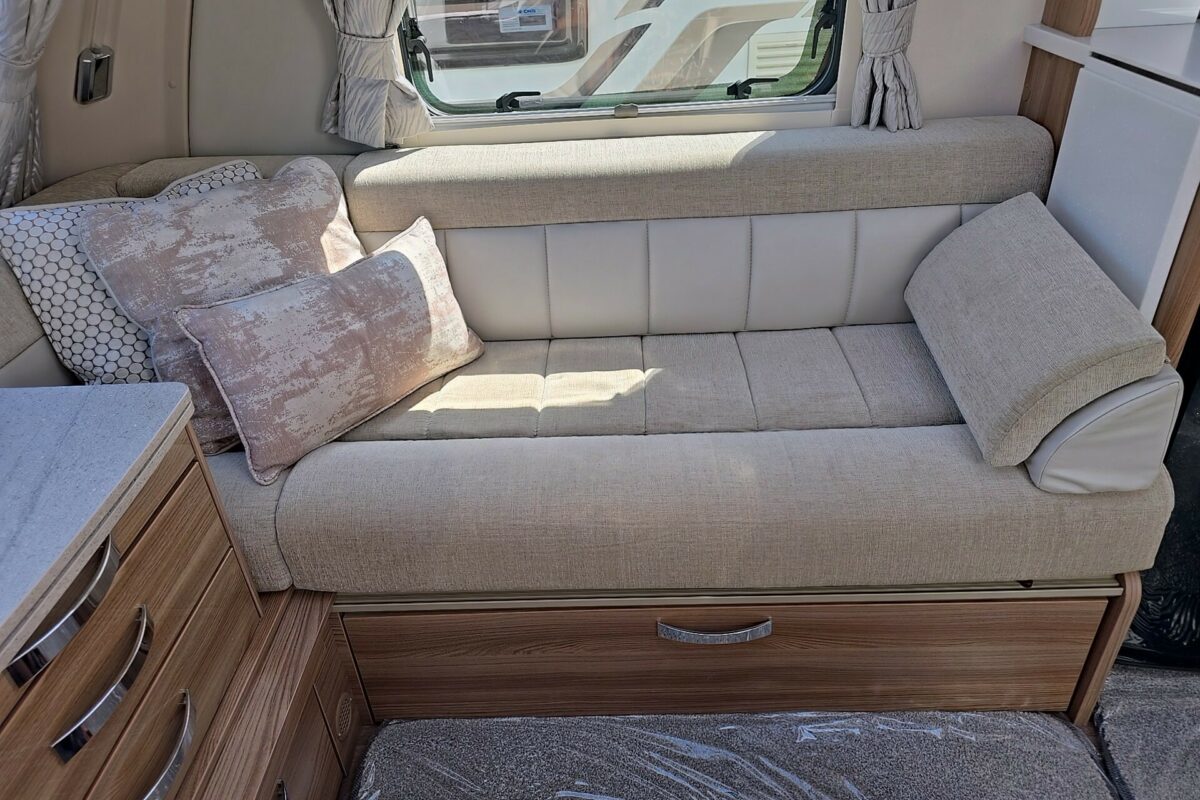 2018 BESSACARR 580 CAMEO SEAT