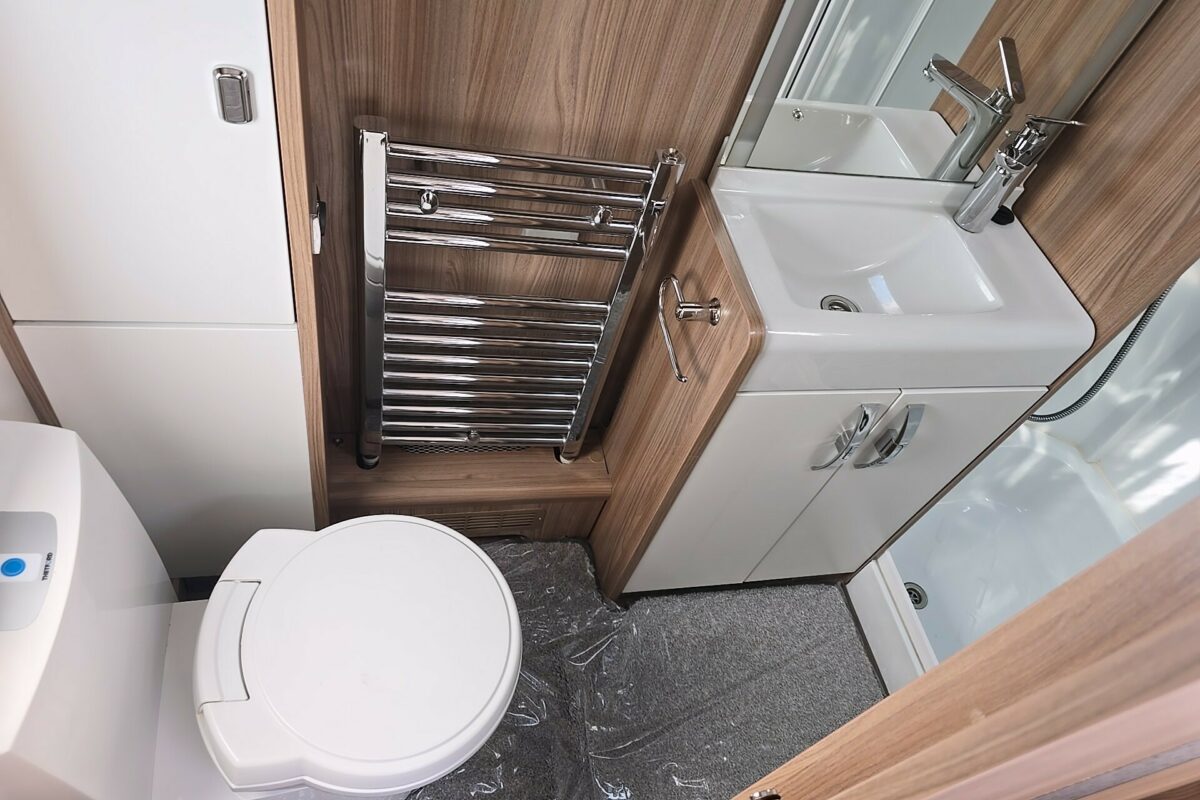 2018 BESSACARR 580 CAMEO WASHROOM