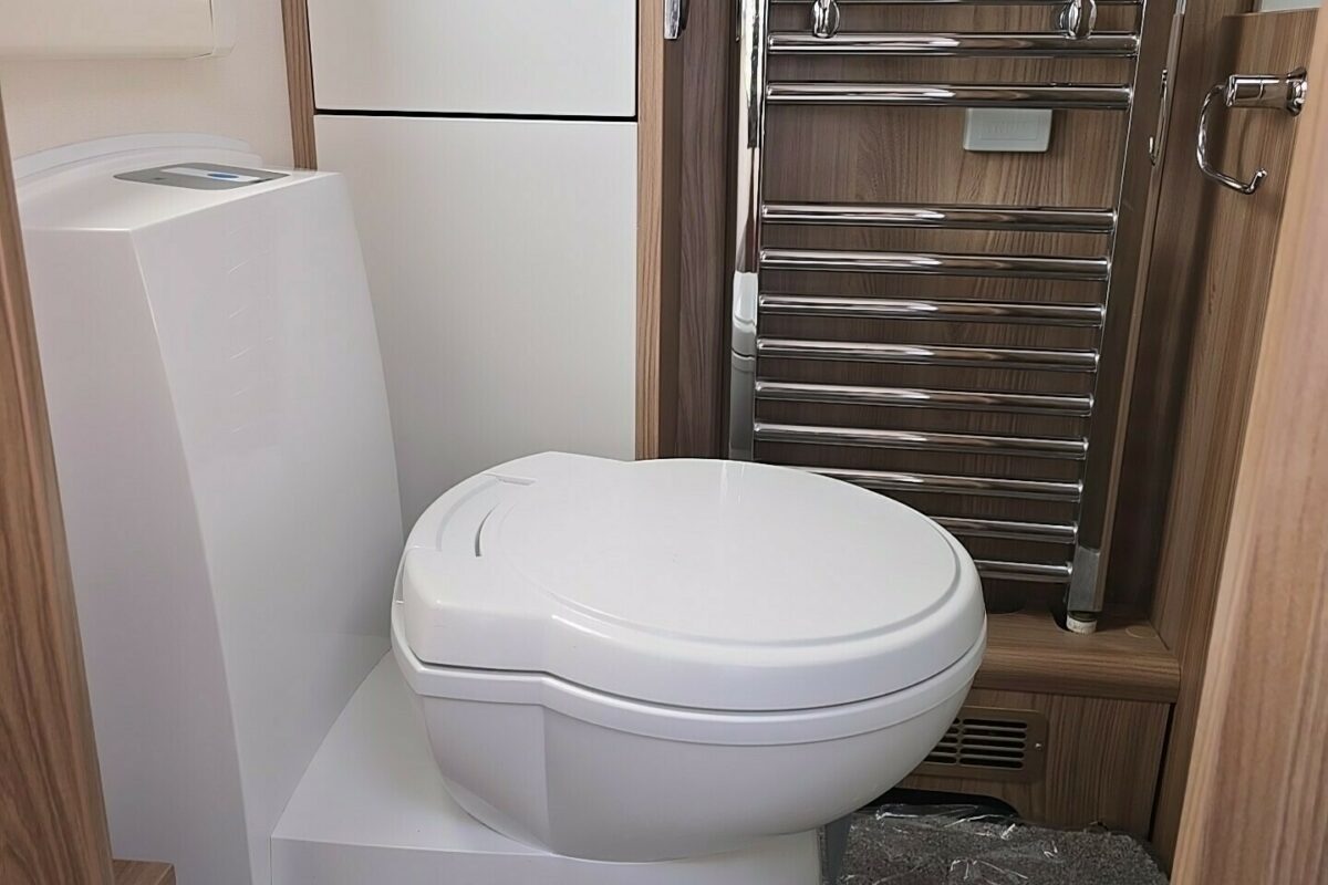 2018 BESSACARR 580 CAMEO W/C