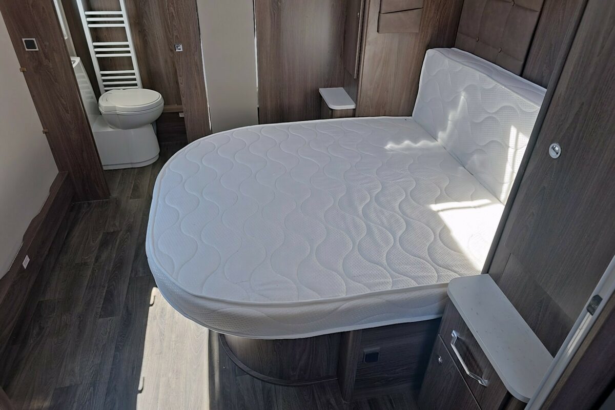 2022 COACHMAN LASER XCEL  BED
