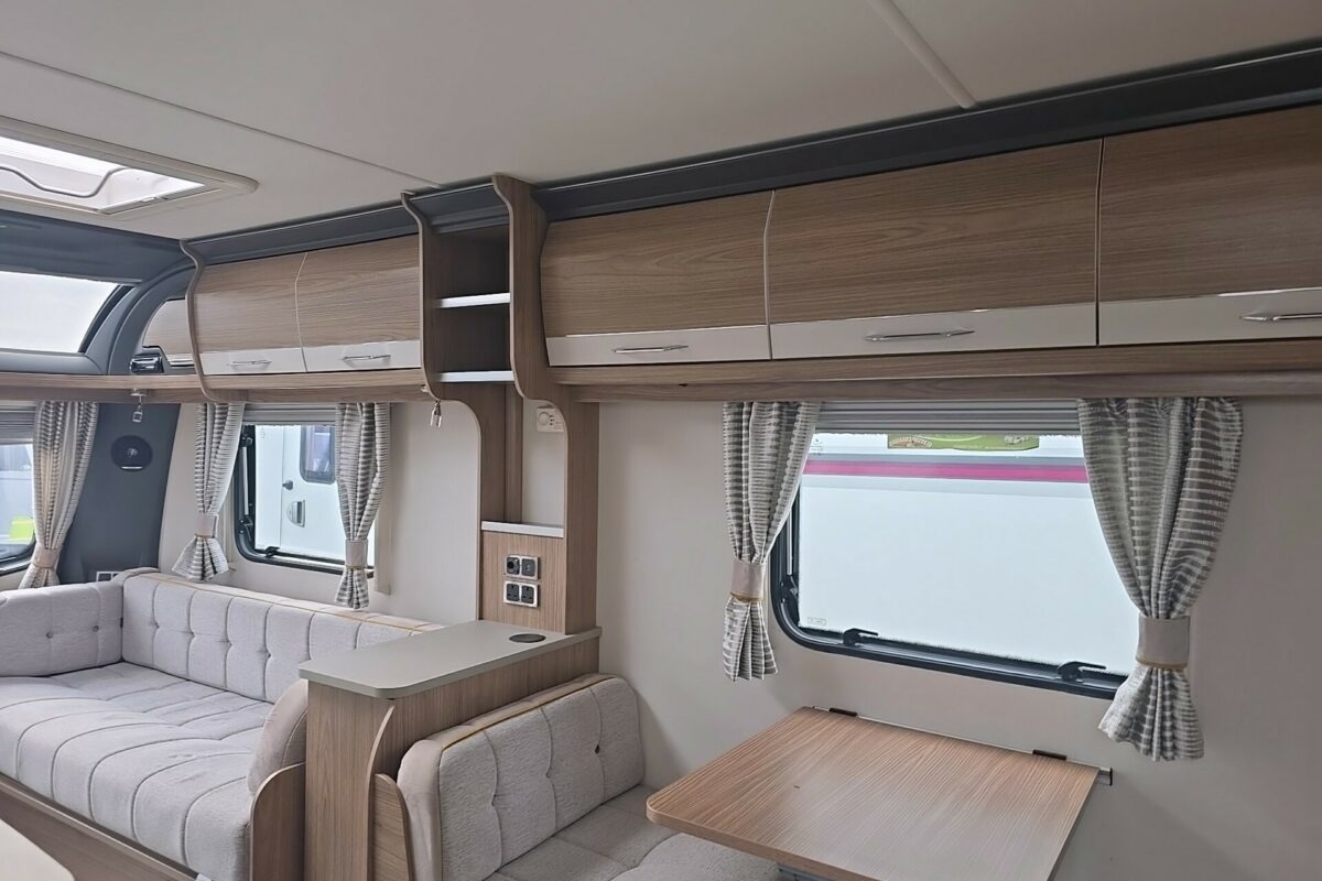 2018 COACHMAN VIP 520 VIEW