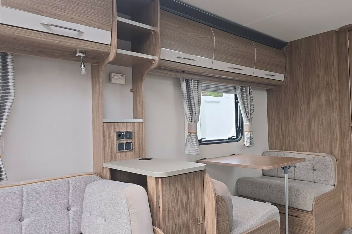2018 COACHMAN VIP 520 VIEW