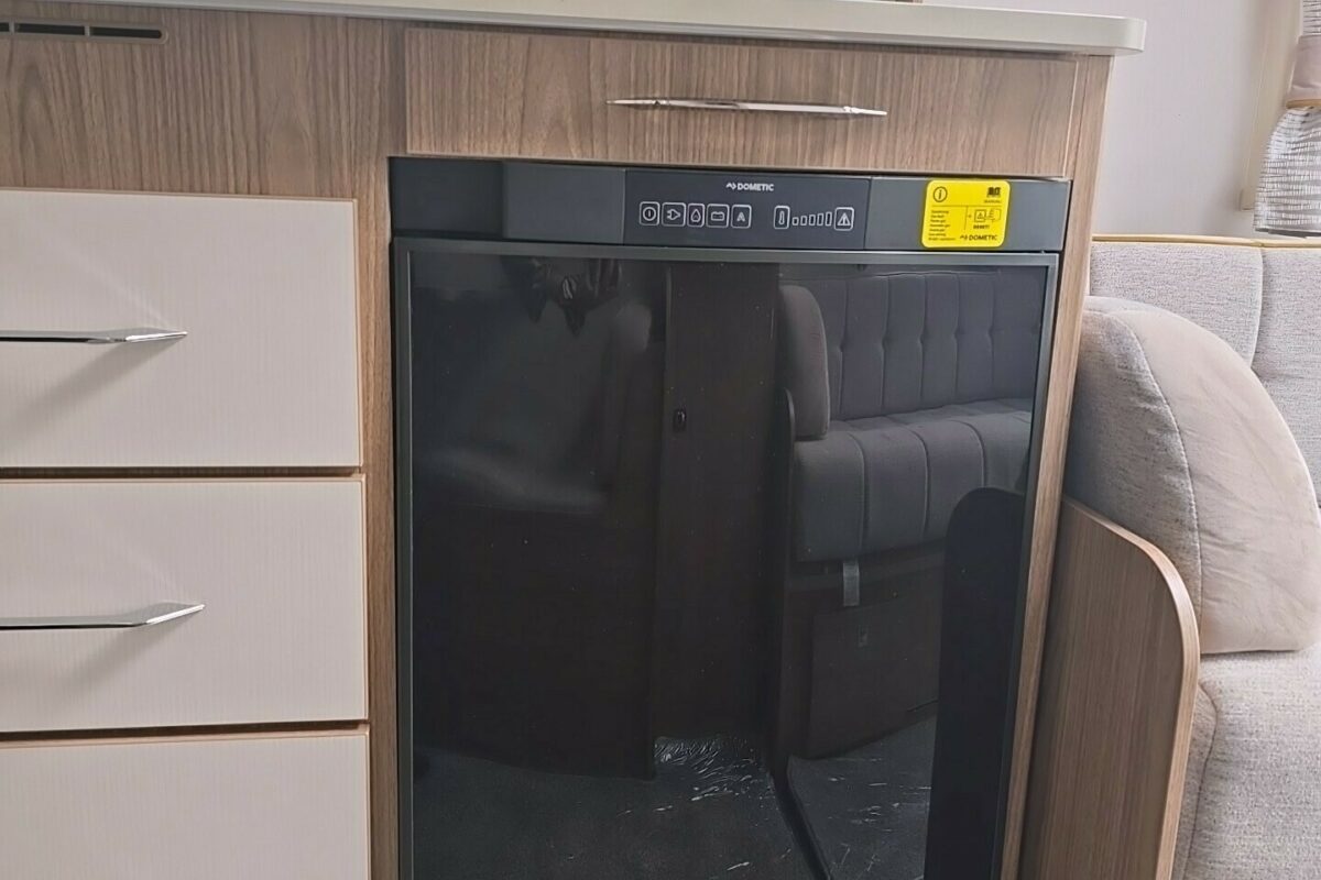 2018 COACHMAN VIP 520 FRIDGE