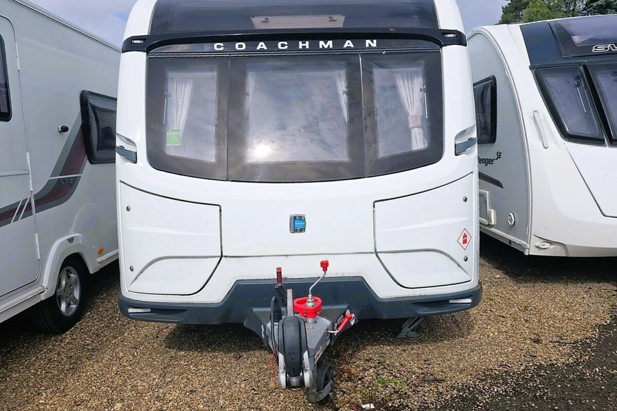 2018 COACHMAN VIP 520 FRONT