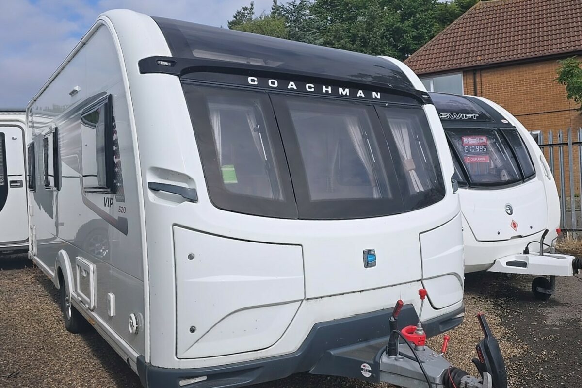 2018 COACHMAN VIP 520 FRONT O/S