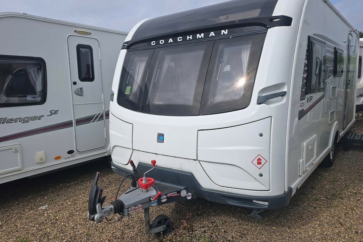 2018 COACHMAN VIP 520 FRONT N/S