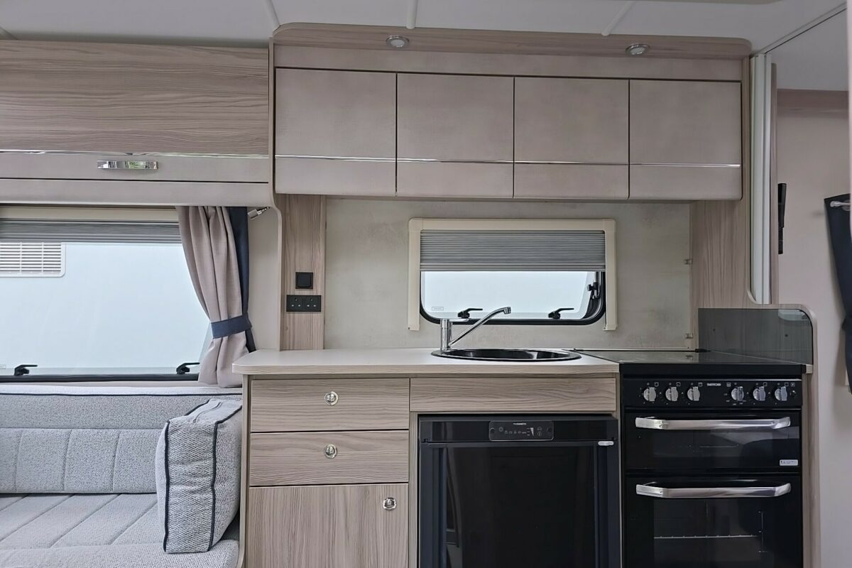 2022 ELDDIS CHATSWORTH 554 ENTRANCE
