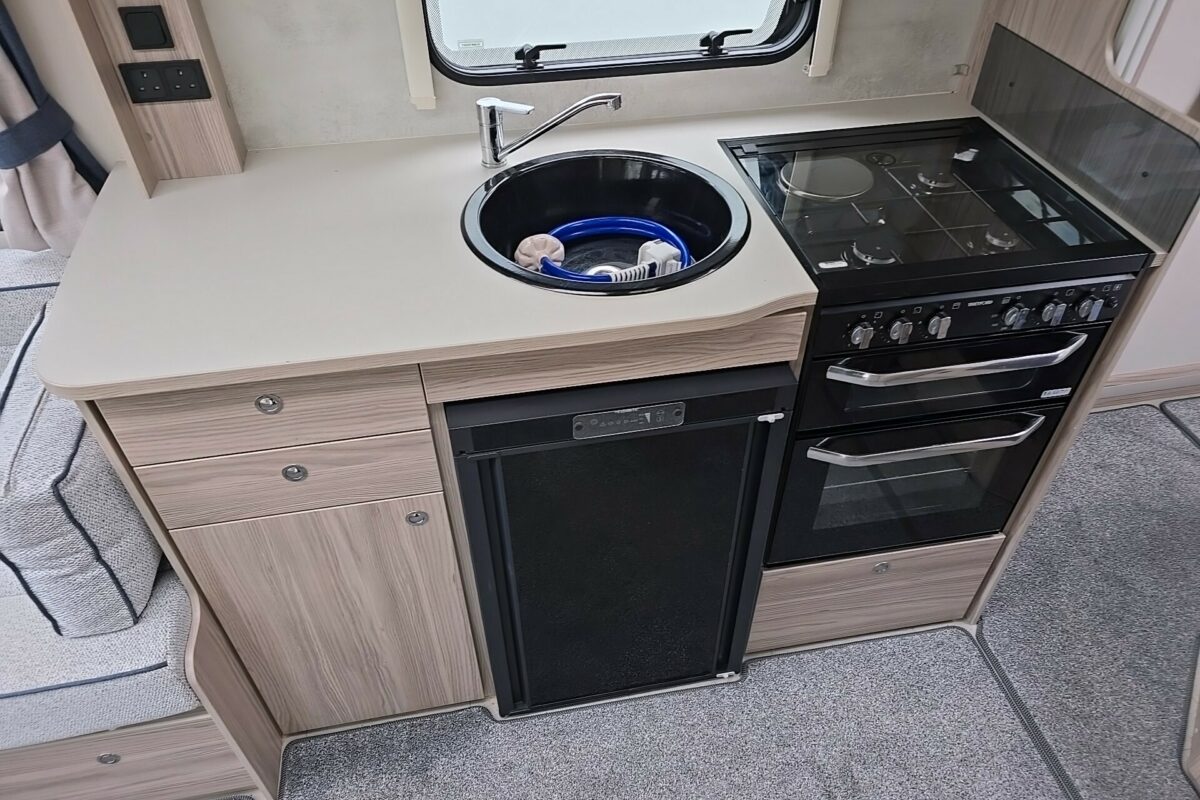 2022 ELDDIS CHATSWORTH 554 KITCHEN