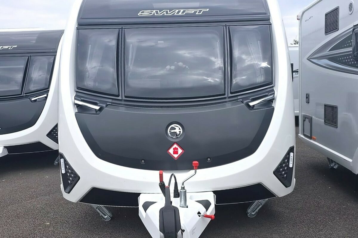 2026 SWIFT CONQUEROR 580 FRONT