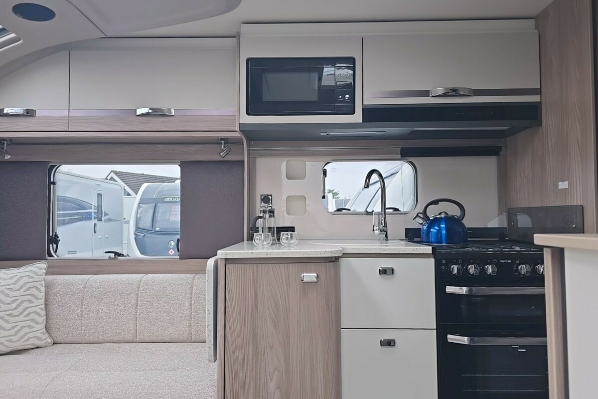 2026 SWIFT CONQUEROR 580 ENTRANCE