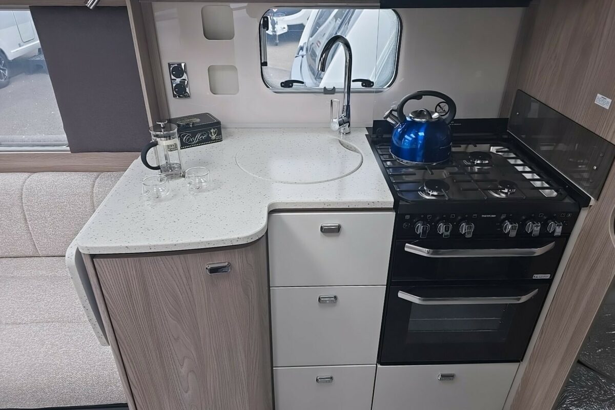 2026 SWIFT CONQUEROR 580 KITCHEN