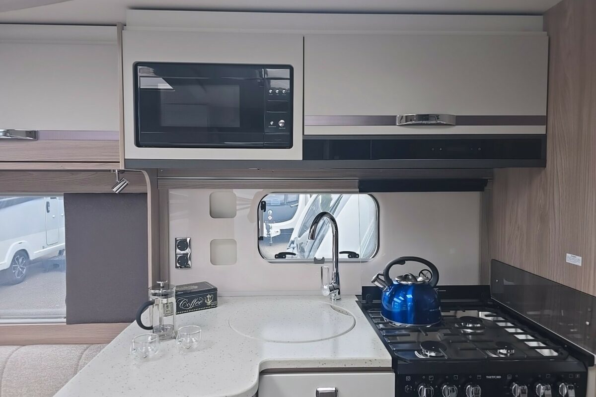 2026 SWIFT CONQUEROR 580 MICROWAVE