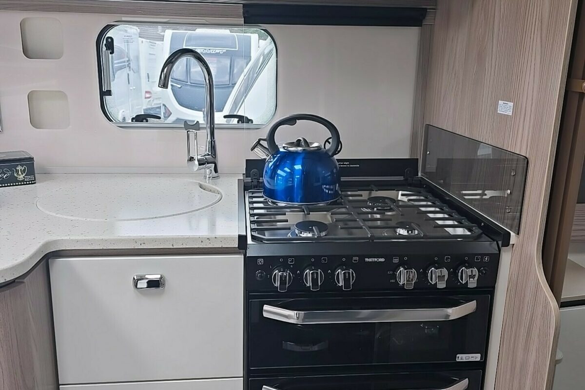 2026 SWIFT CONQUEROR 580 OVEN