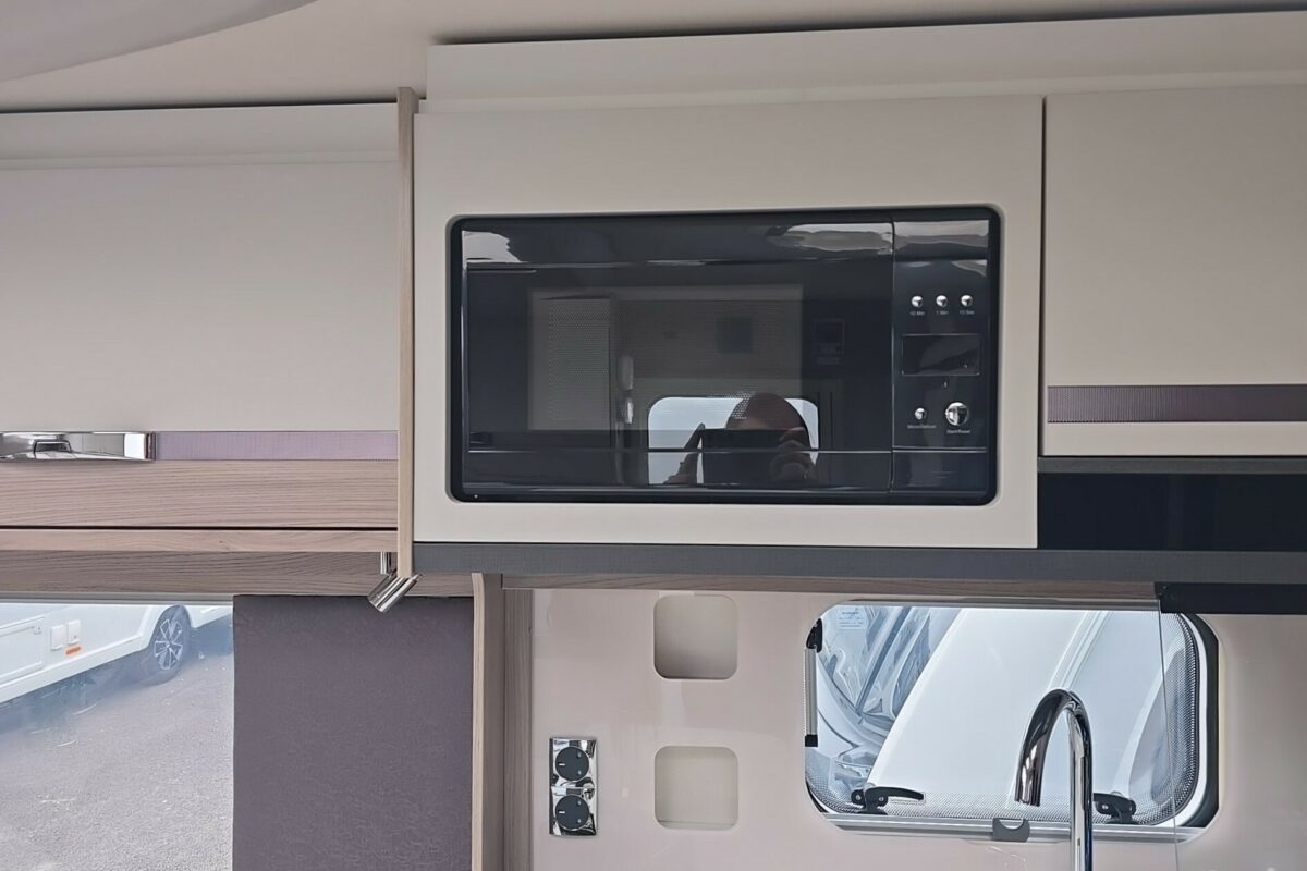 2026 SWIFT CONQUEROR 580 MICROWAVE