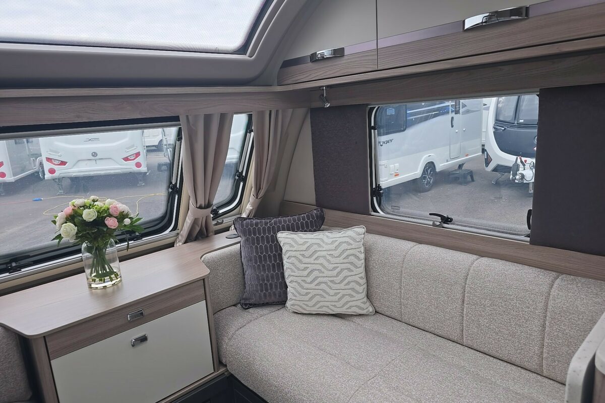 2026 SWIFT CONQUEROR 580 LOUNGE VIEW