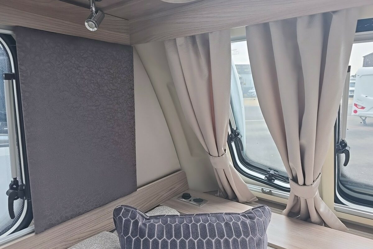 2026 SWIFT CONQUEROR 580 CURTAINS