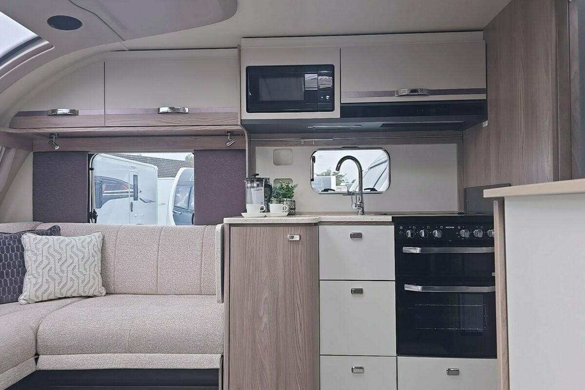 2026 CONQUEROR 560L GRANDE ENTRANCE