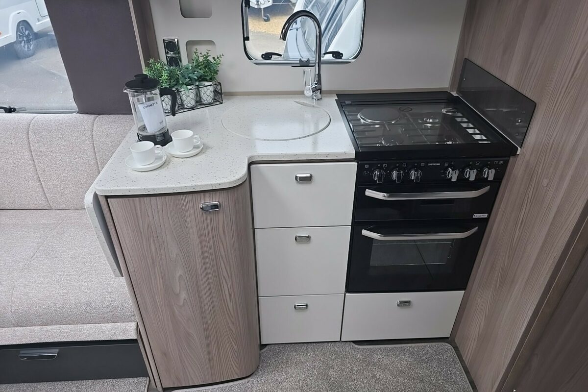 2026 CONQUEROR 560L GRANDE KITCHEN