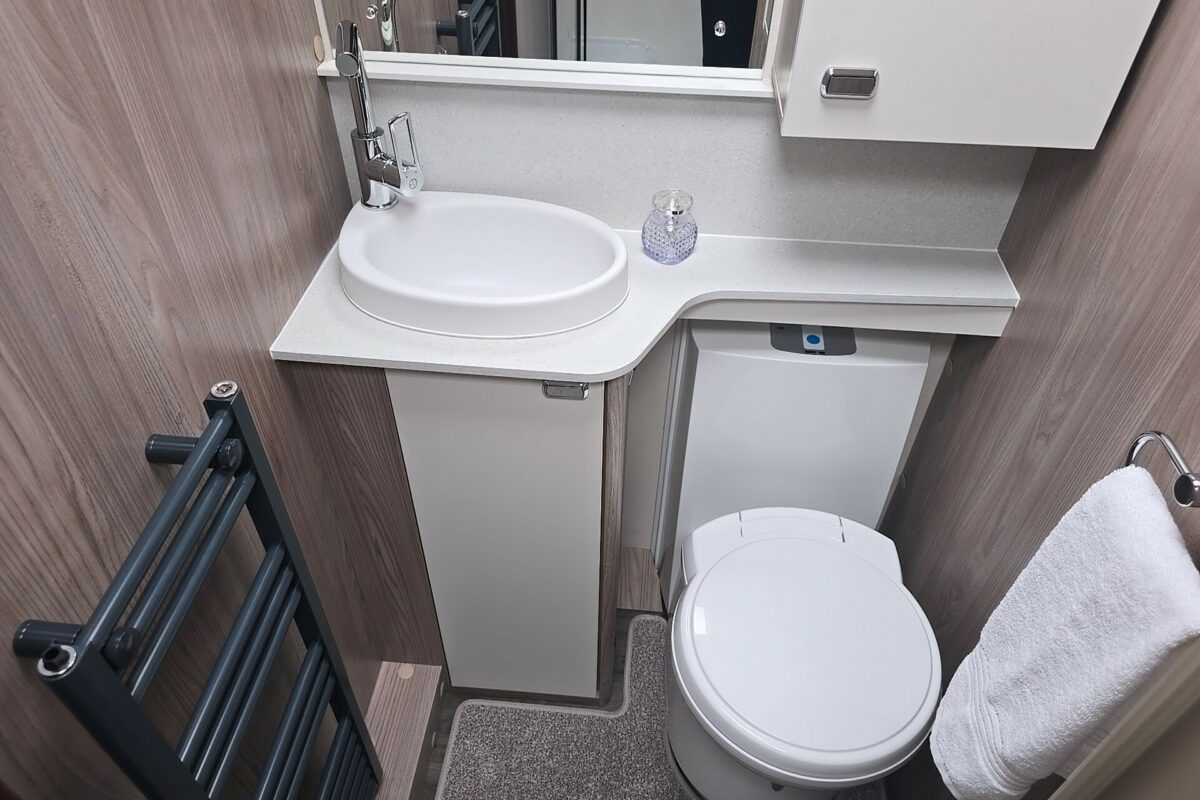 2026 CONQUEROR 560L GRANDE WASHROOM