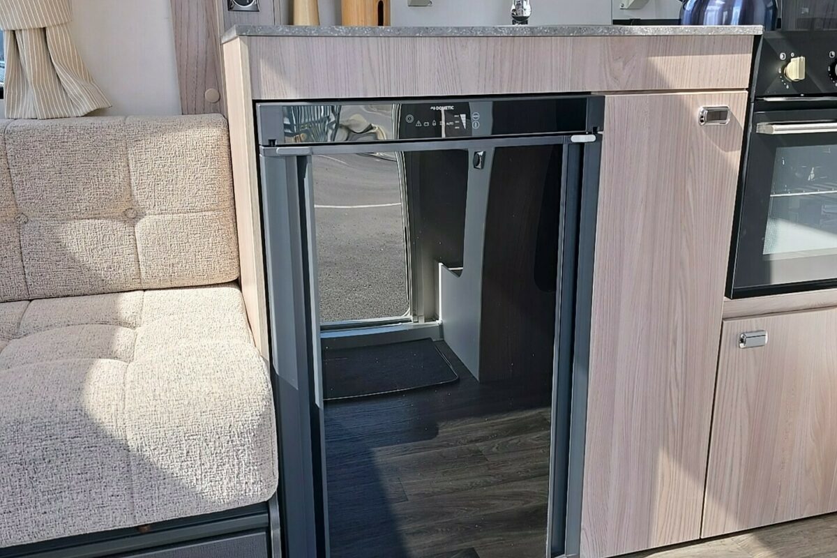 2026 SWIFT SPRITE MAJOR 4 EB KITCHEN