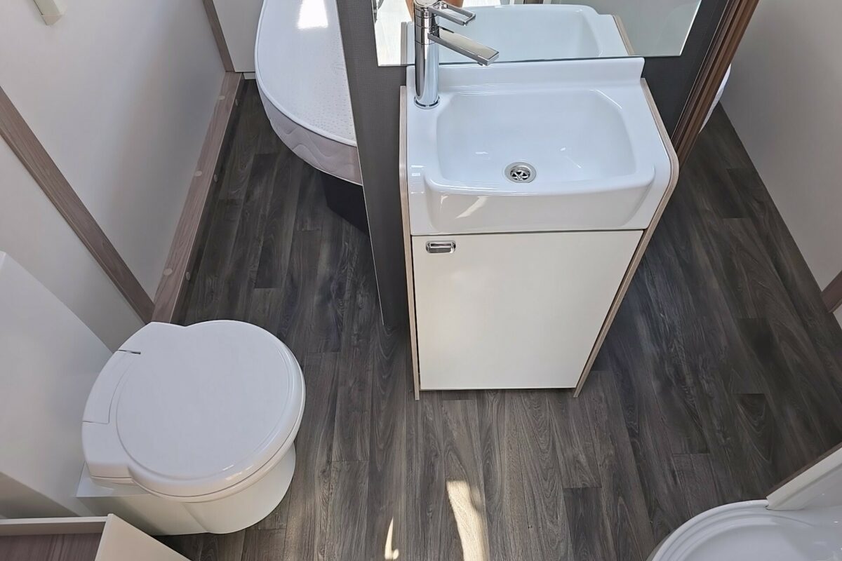 2026 SWIFT SPRITE MAJOR 4 EB WASHROOM