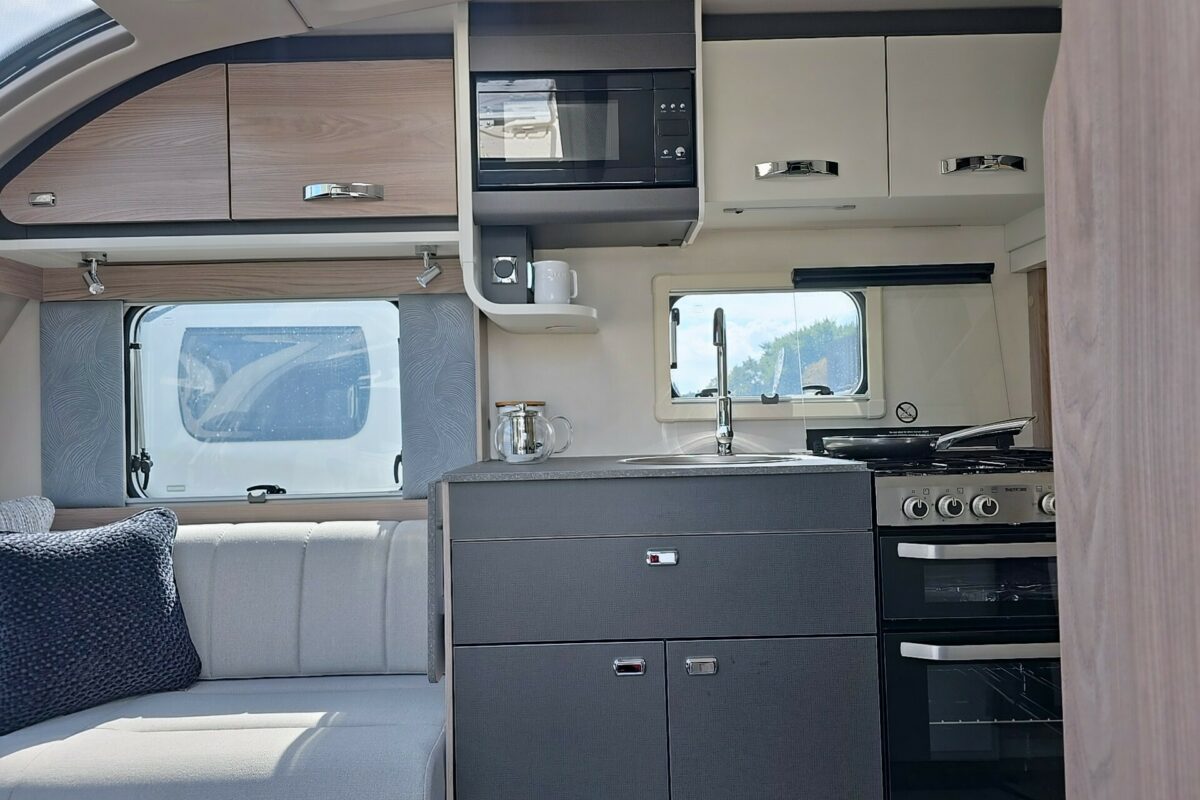 2026 SWIFT CHALLENGER 500 ENTRANCE