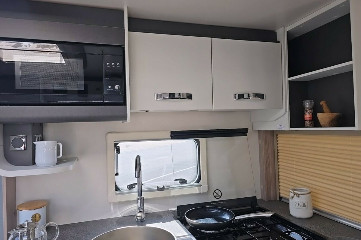 2026 SWIFT CHALLENGER 500 KITCHEN VIEW