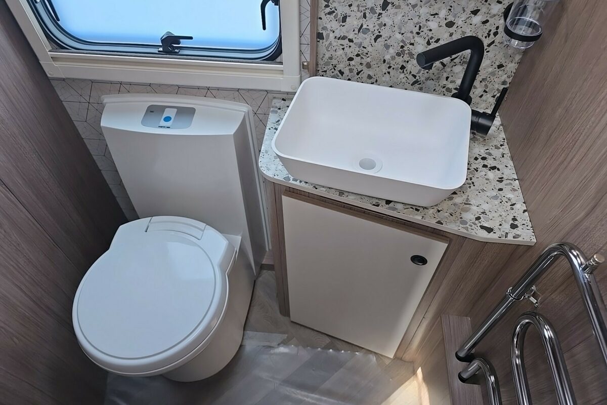2026 COACHMAN ACADIA 545 WASHROOM