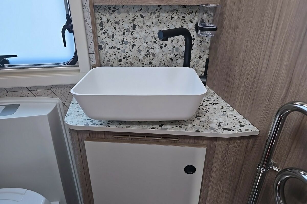 2026 COACHMAN ACADIA 545 WASHROOM