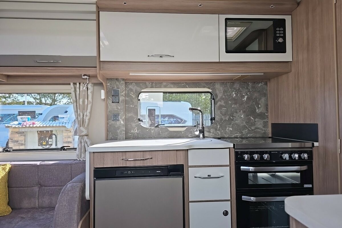 2026 COACHMAN VIP 545 ENTRANCE