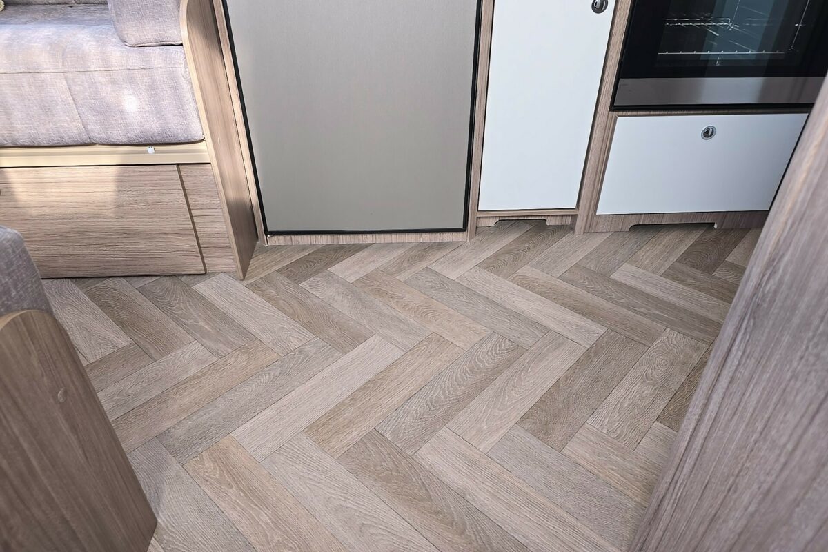 2026 COACHMAN VIP 545 FLOOR