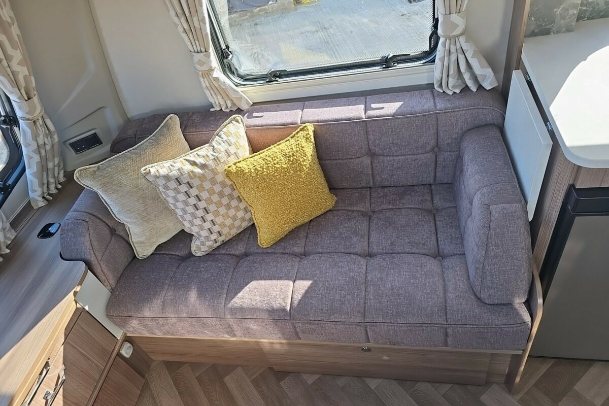 2026 COACHMAN VIP 545 SEAT