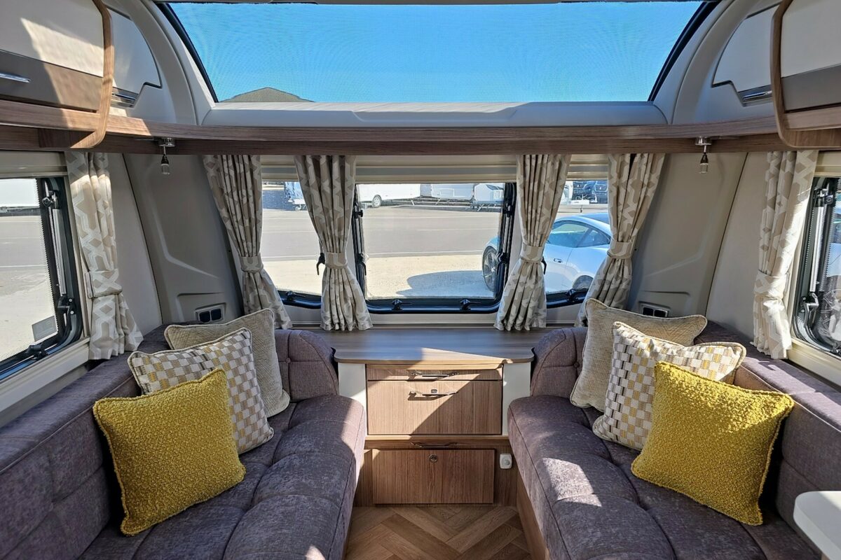 2026 COACHMAN VIP 545 LOUNGE