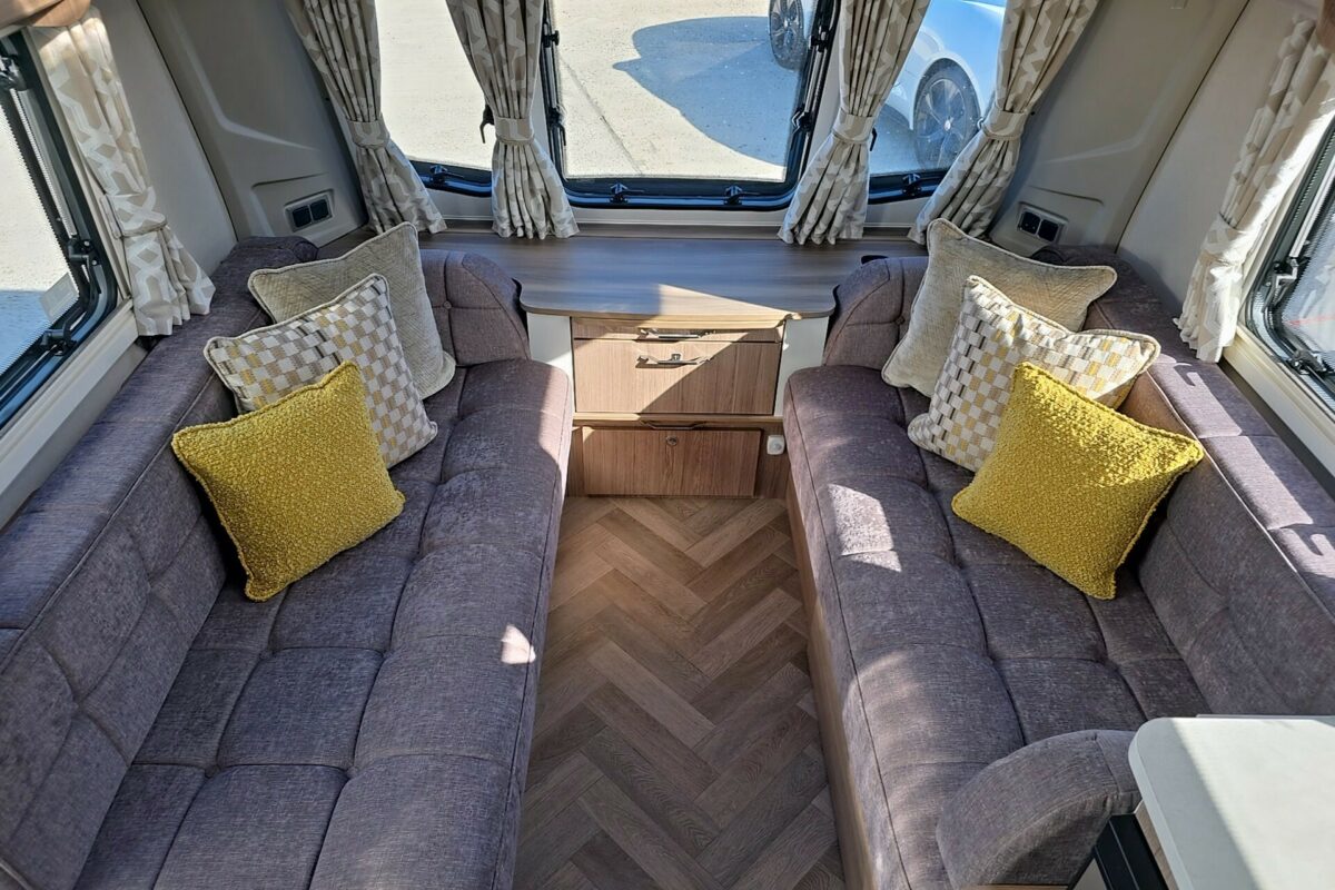 2026 COACHMAN VIP 545 SEATING