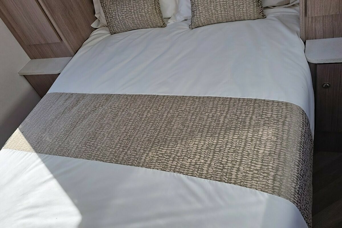 2026 COACHMAN VIP 545 BED