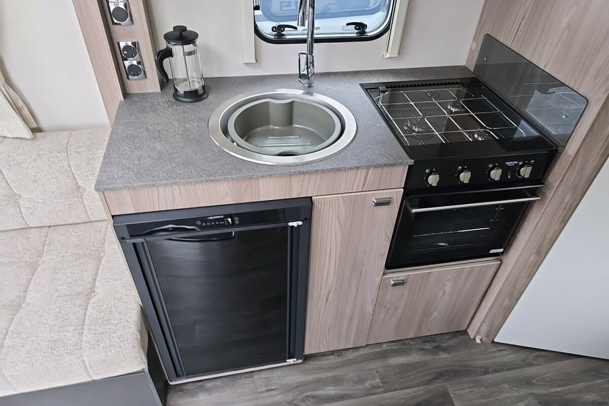 2026 SWIFT SPRITE ALPINE 4 DB KITCHEN