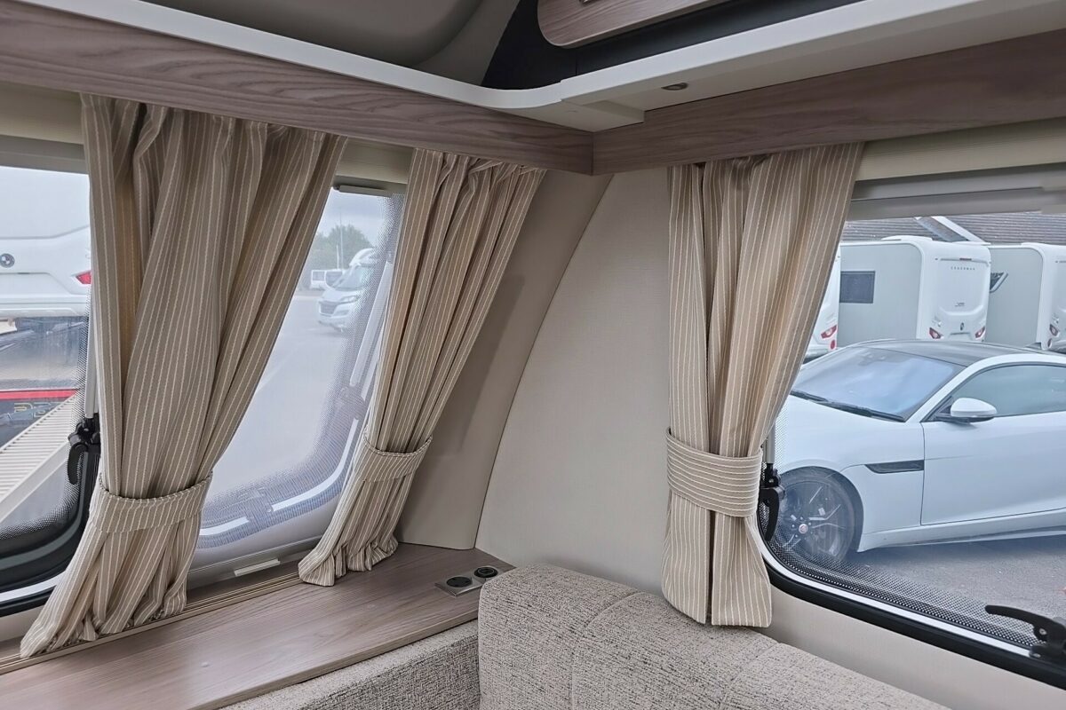 2026 SWIFT SPRITE ALPINE 4 DB CURTAINS